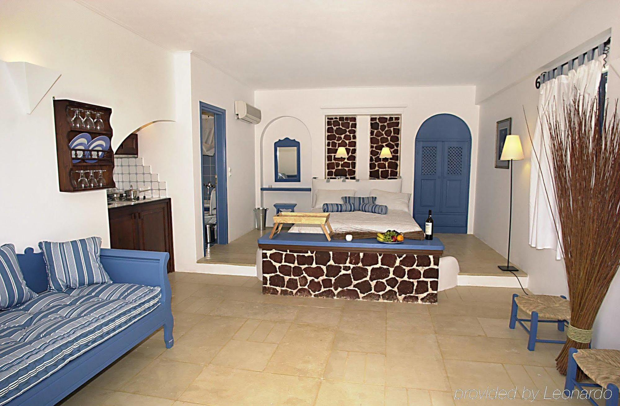 Tamarix Del Mar Suites Kamari  Room photo